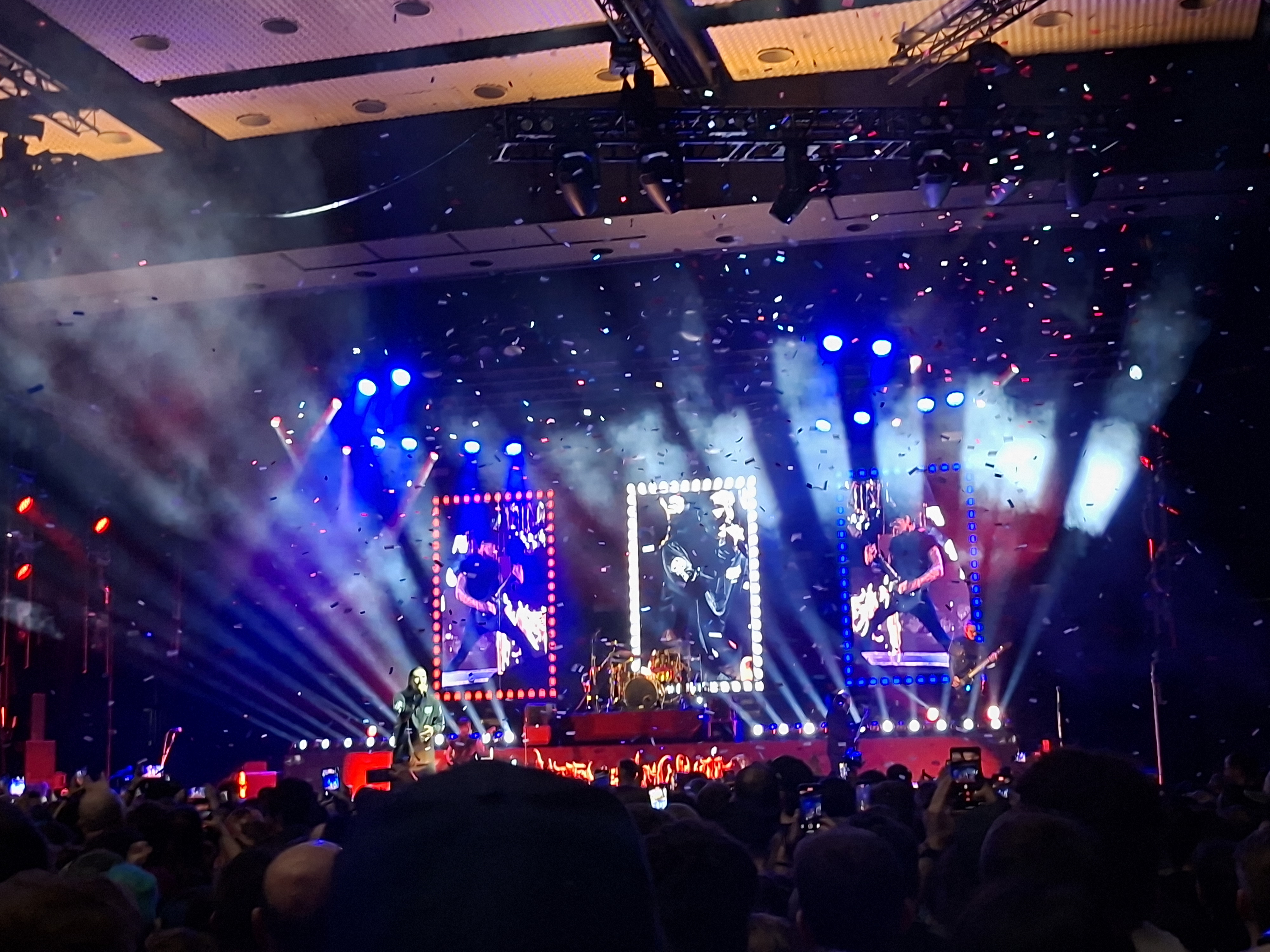 Motinless in white 1